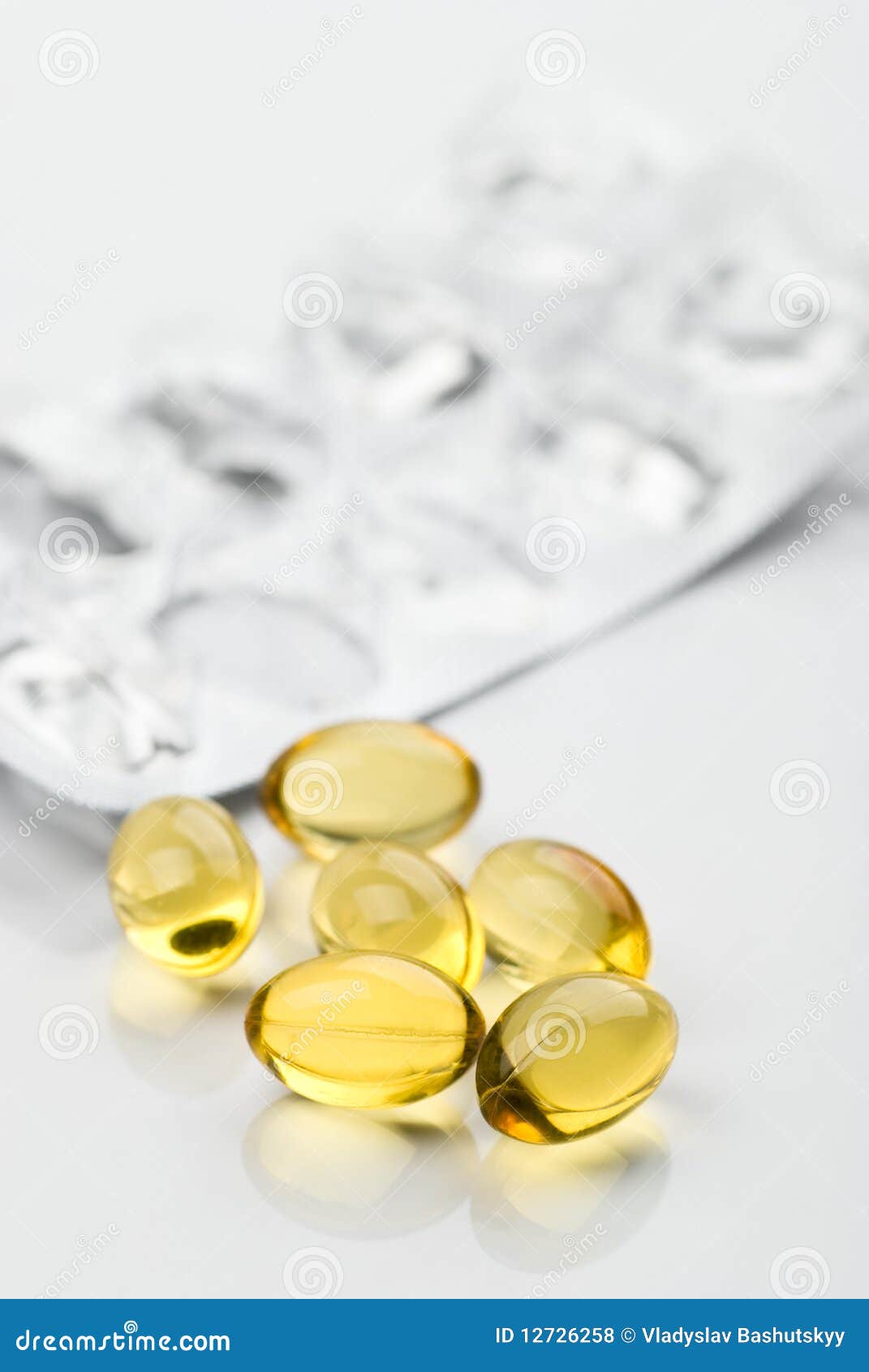 Píldoras Omega3 foto de archivo. Imagen de headache 12726258