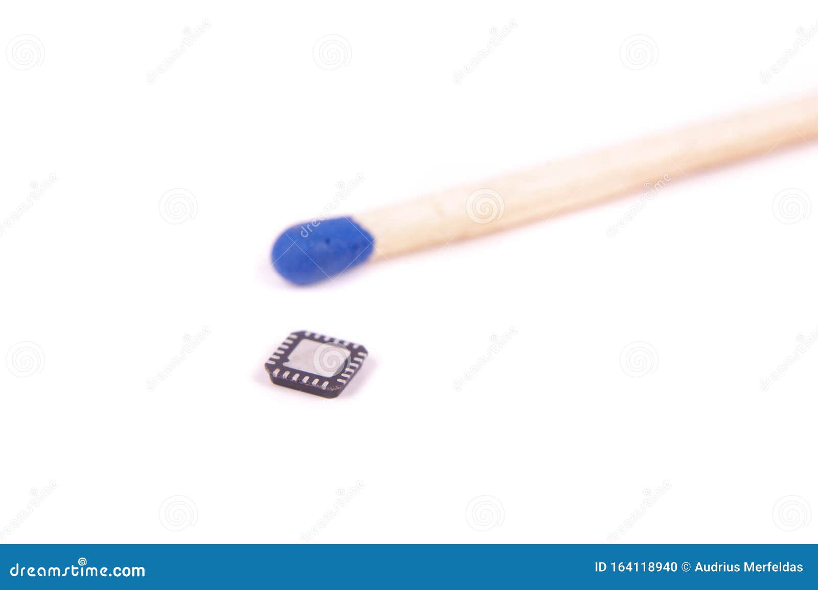 QFN Case Electronics Component in Comparison with Match Head Stock