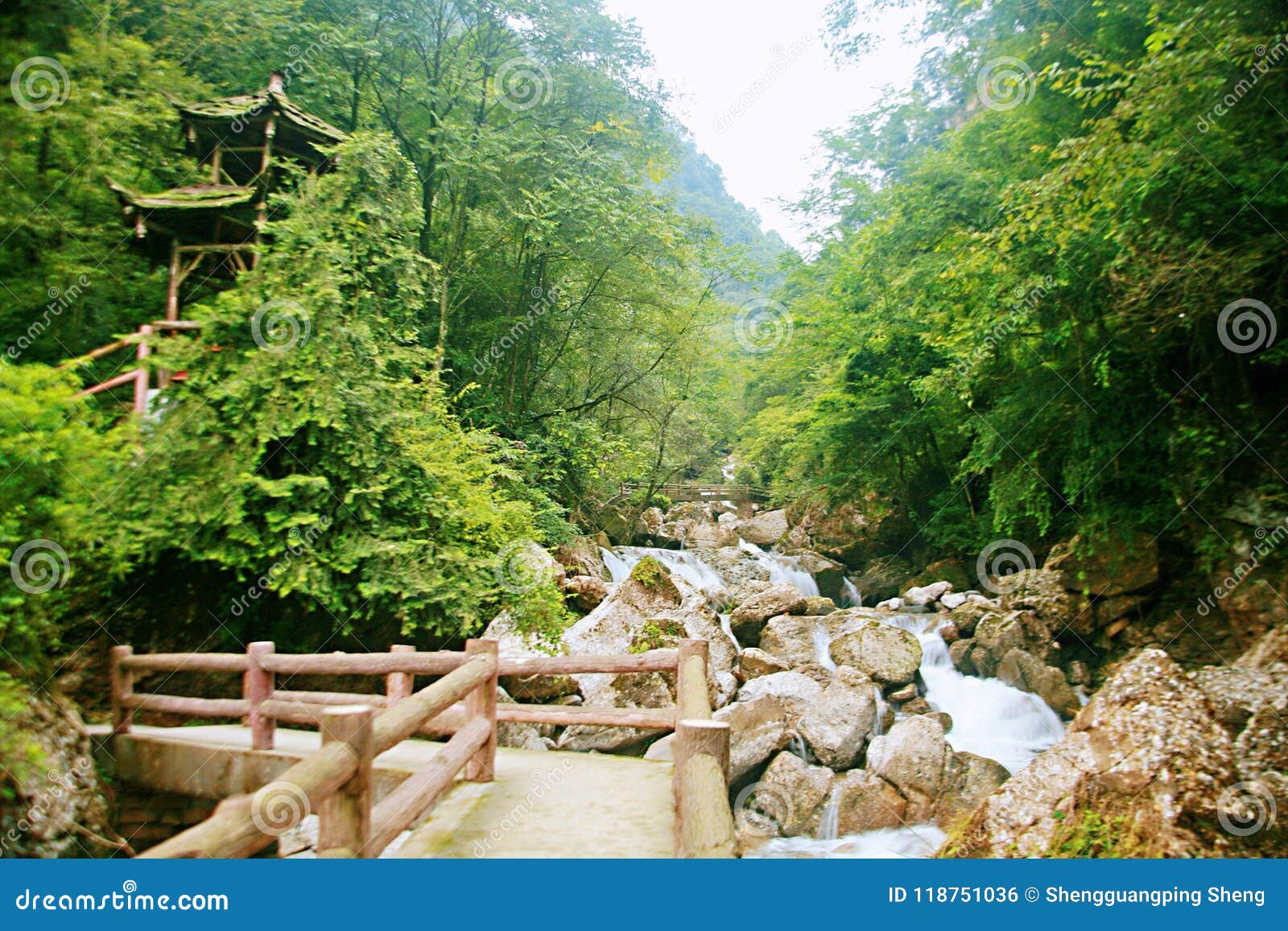 https://thumbs.dreamstime.com/z/qingchengshan-world-s-taoist-holy-temple-one-four-famous-taoist-mountains-china-qingchengshan-located-118751036.jpg