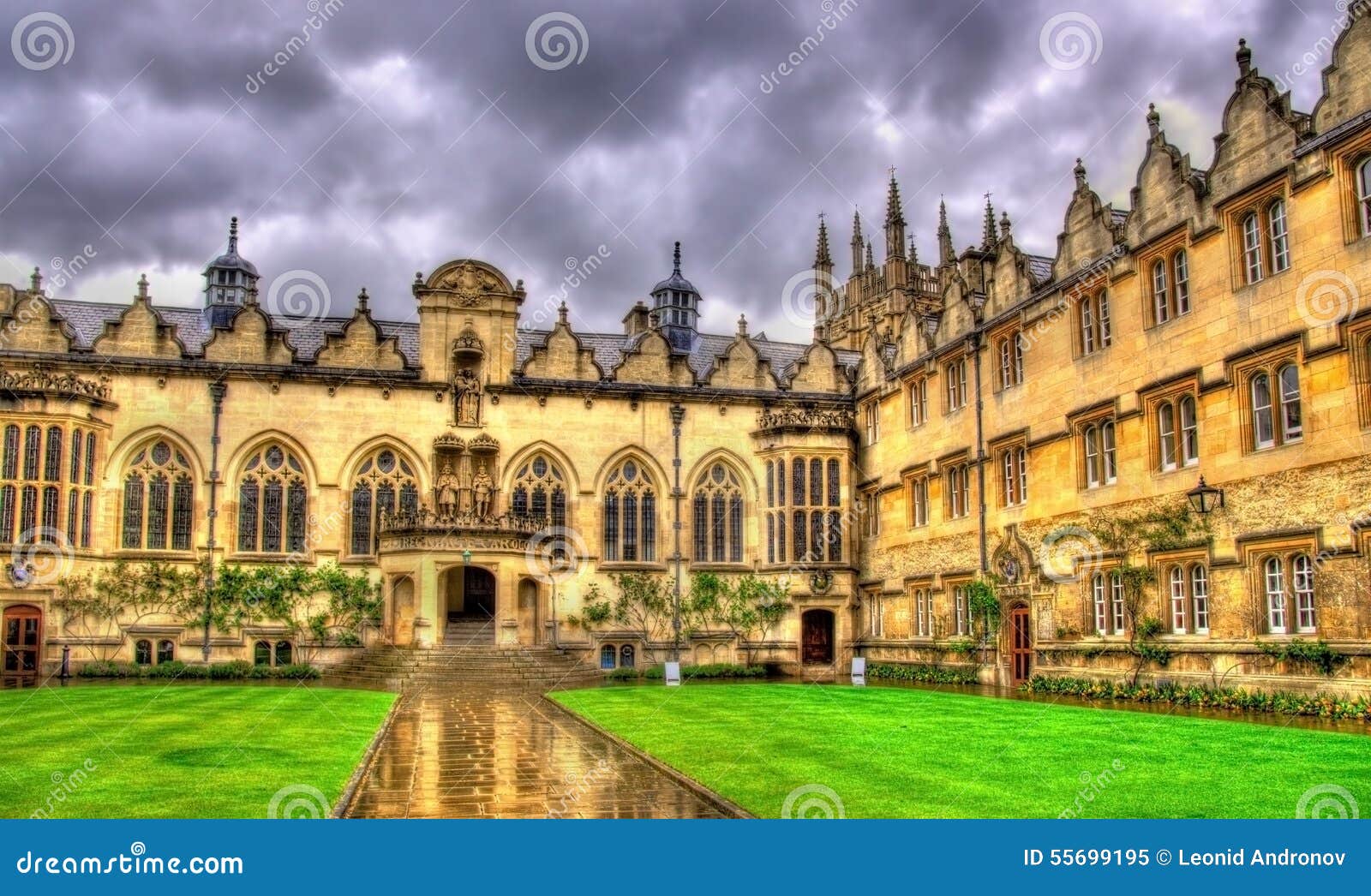 quad of oriel college in oxford