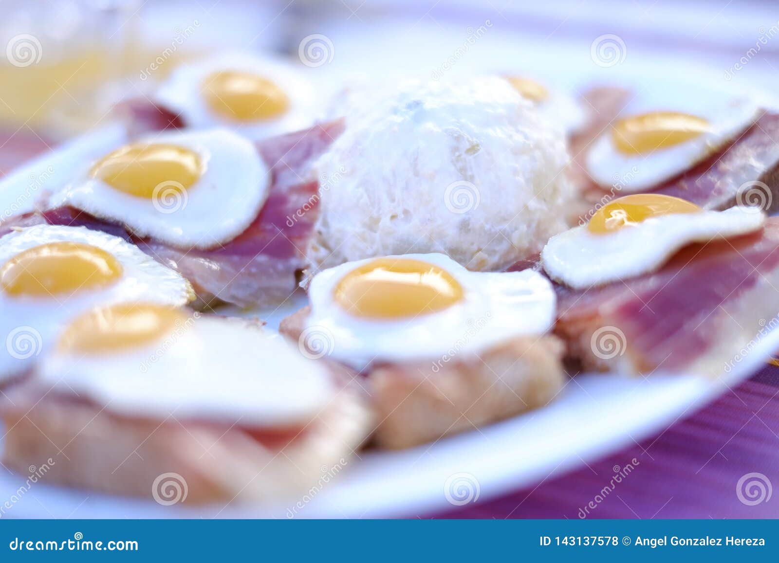 quail eggs, ham and salad from seville