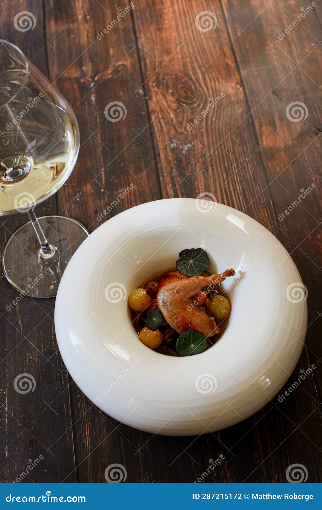 quail with grapes (cailles aux raisins) and white wine