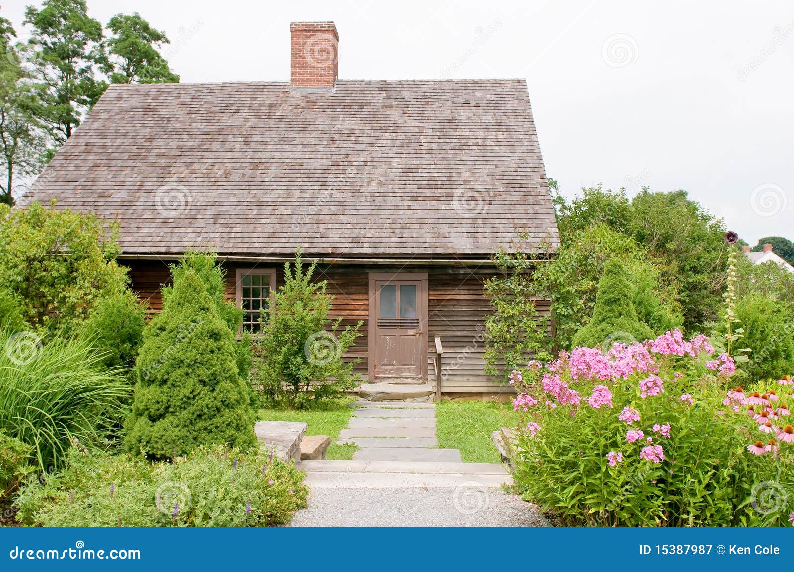 quaint house landscaping