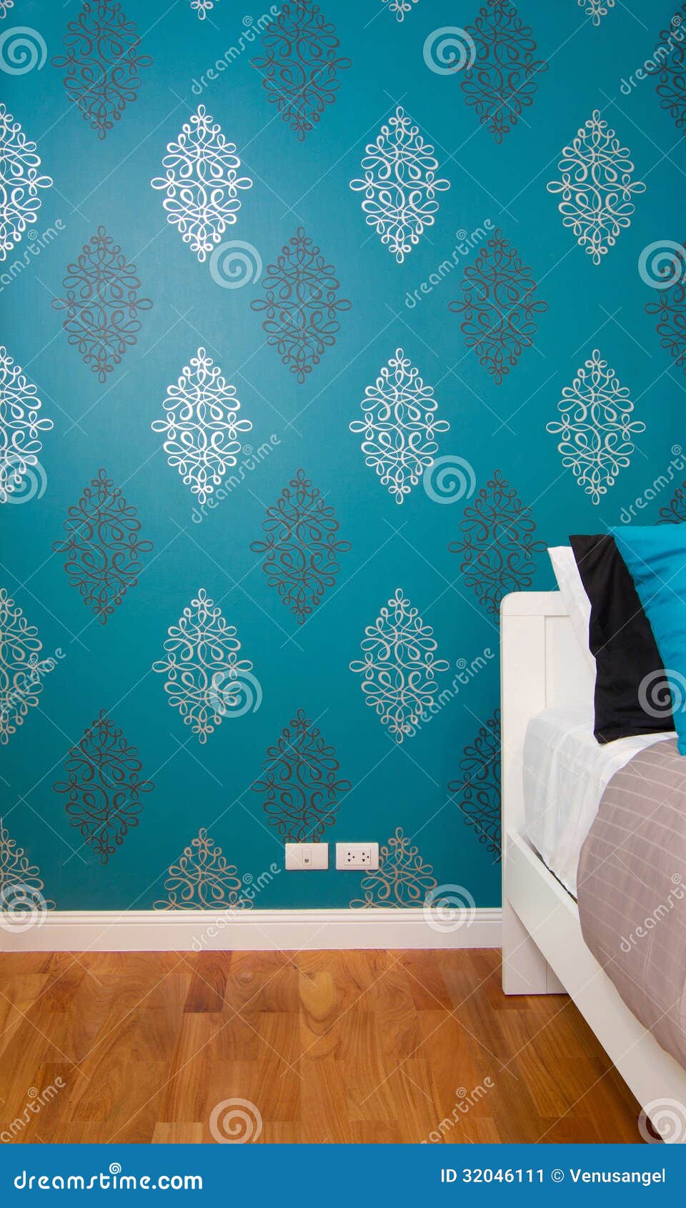 Quarto Interior Com O Papel De Parede Azul Luxuoso Imagem 