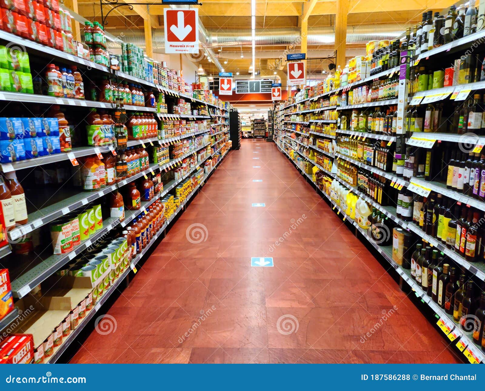 Quebec, Quebec, Canada 06/19/2020 Nobody in Grocery Stores Editorial Stock  Photo - Image of indoor, grocery: 187586288
