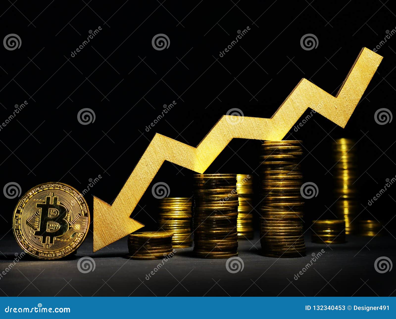 Queda Do Custo Do Bitcoin Btc Imagem de Stock - Imagem de queda, colapso:  132340453