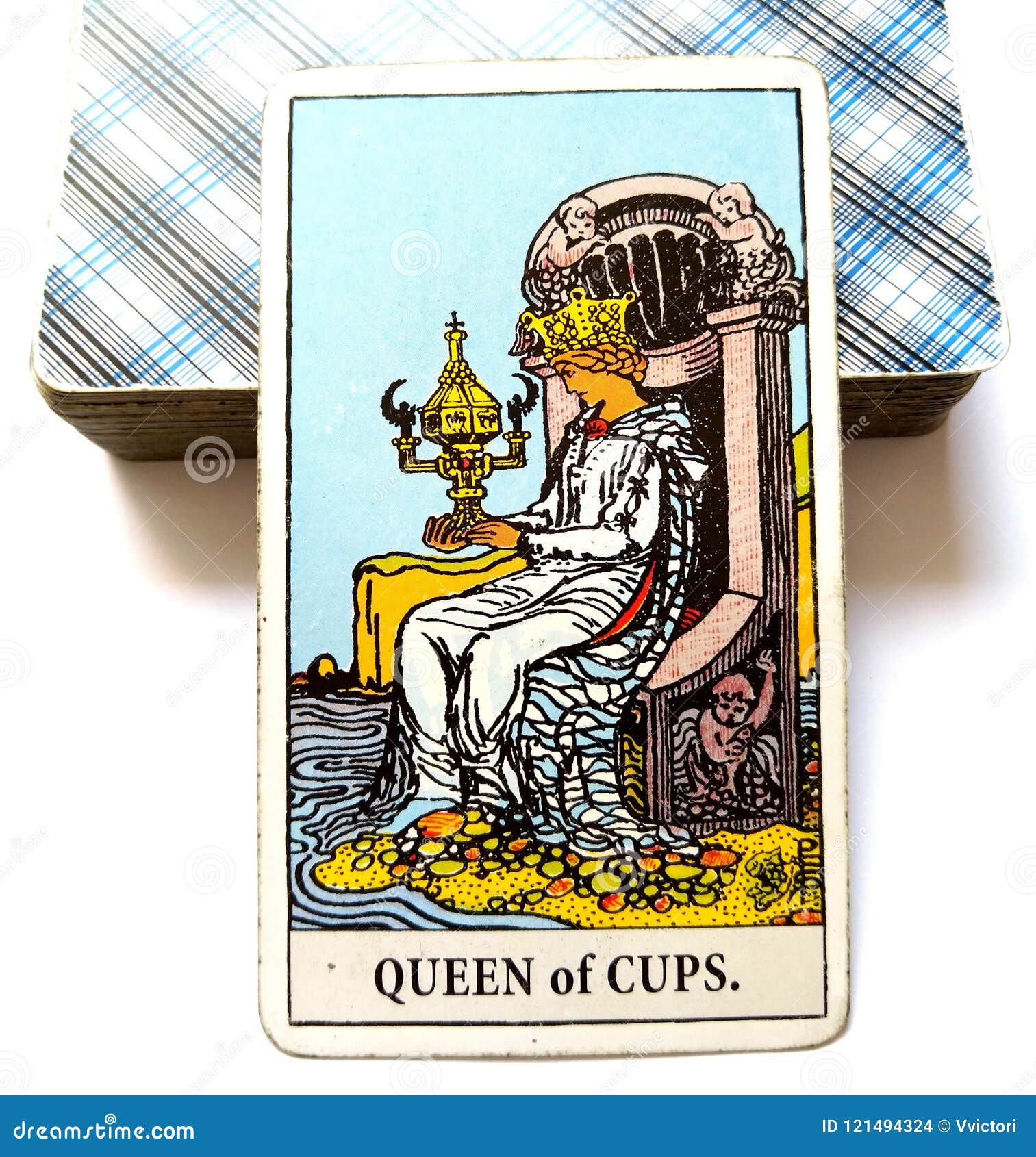 Карты cup. Queen of Cups Таро. Испанские карты Таро Cups. 6 Of Cups Таро. Золотые карты Таро пластиковые.