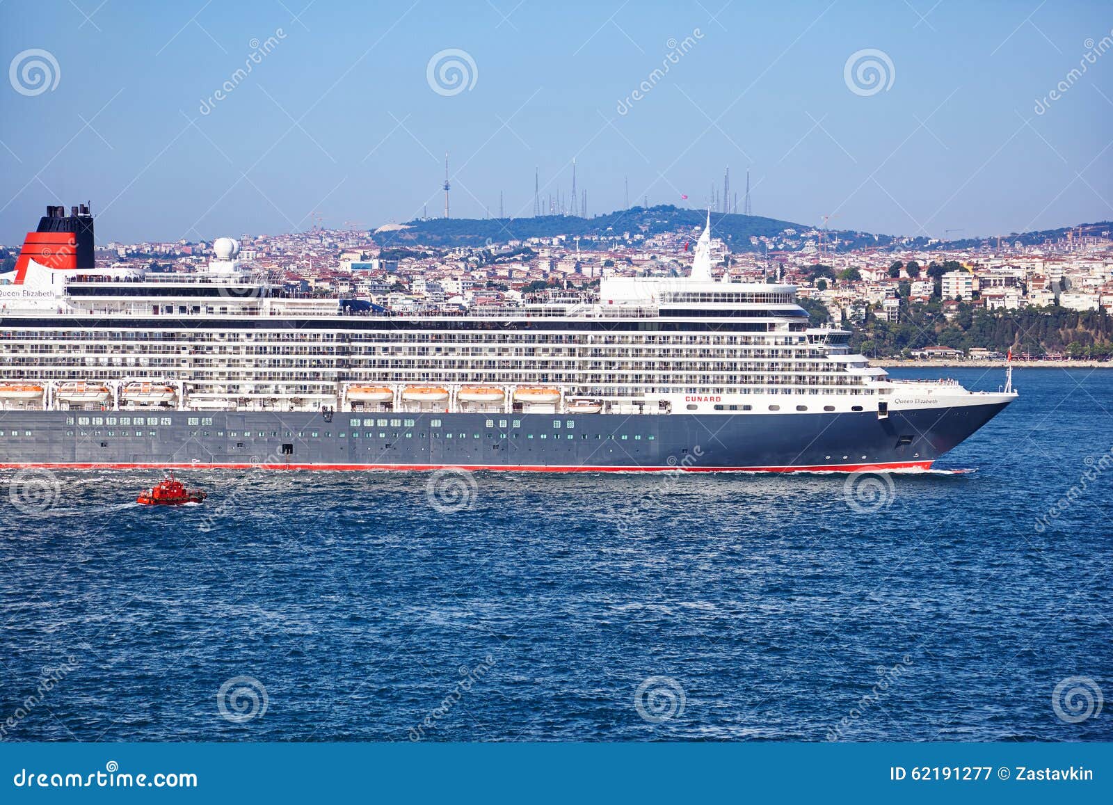 Queen Elizabeth Liner in Bosphorus Editorial Photography ...