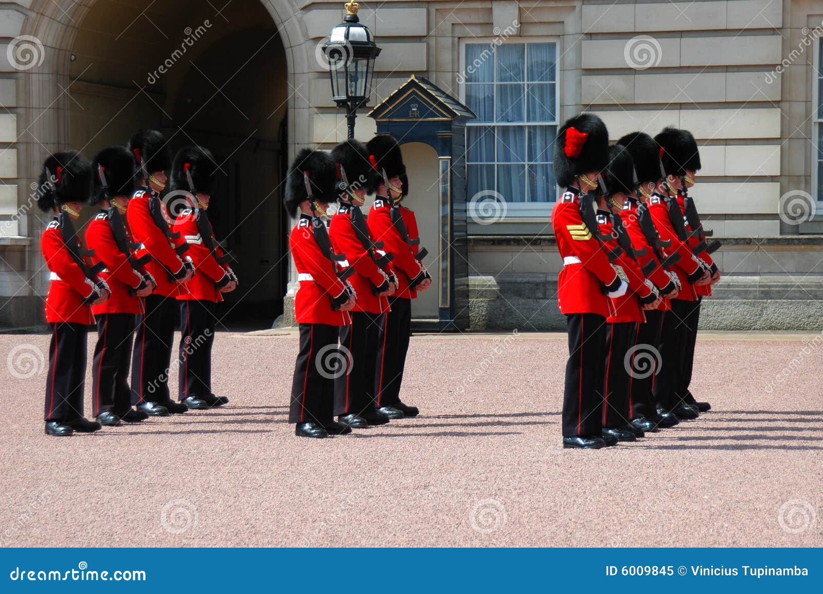 Queen Guard editorial image. Image of change, uniform 6009845