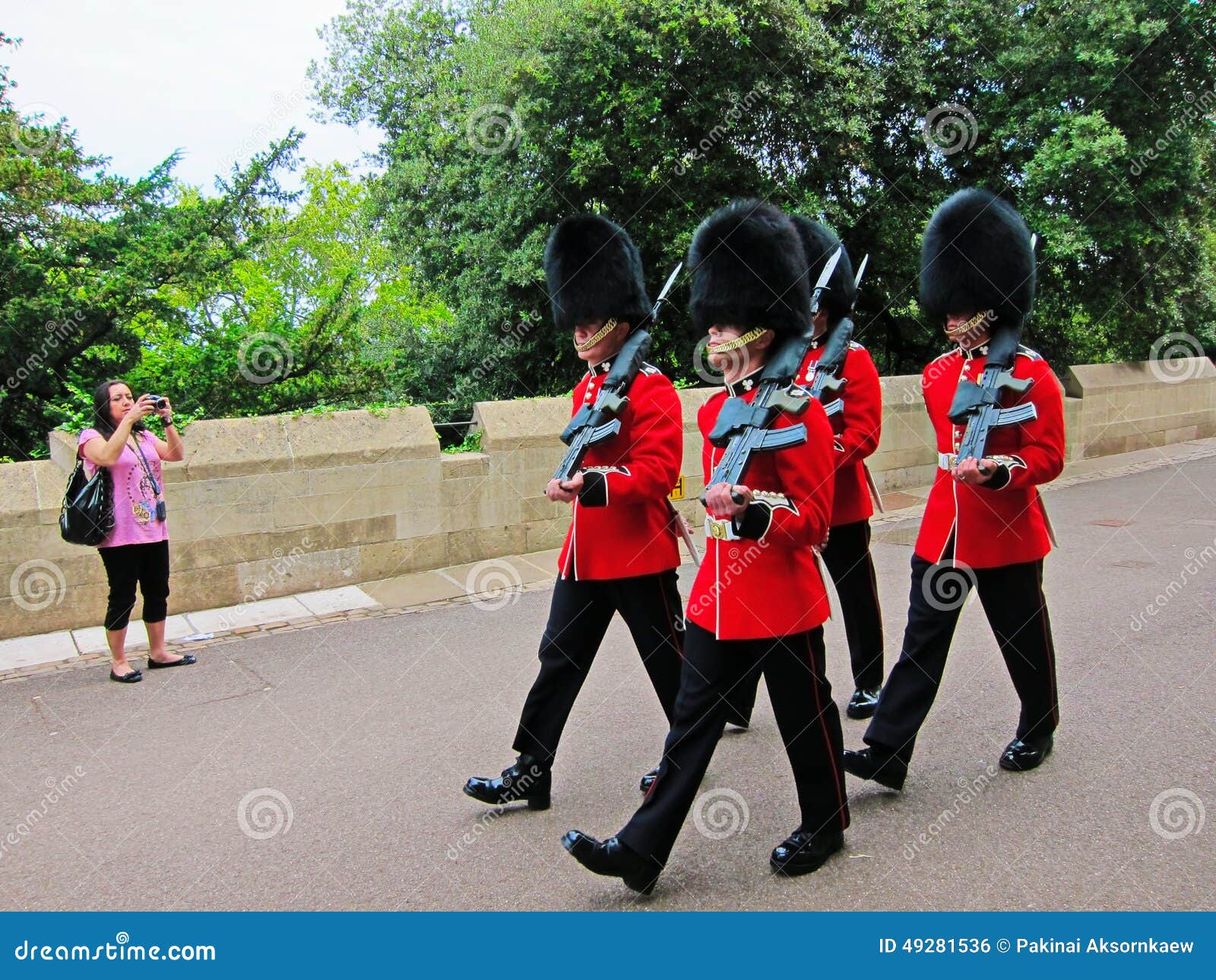 Queen guards in red coat editorial photo. Image of abstract 49281536