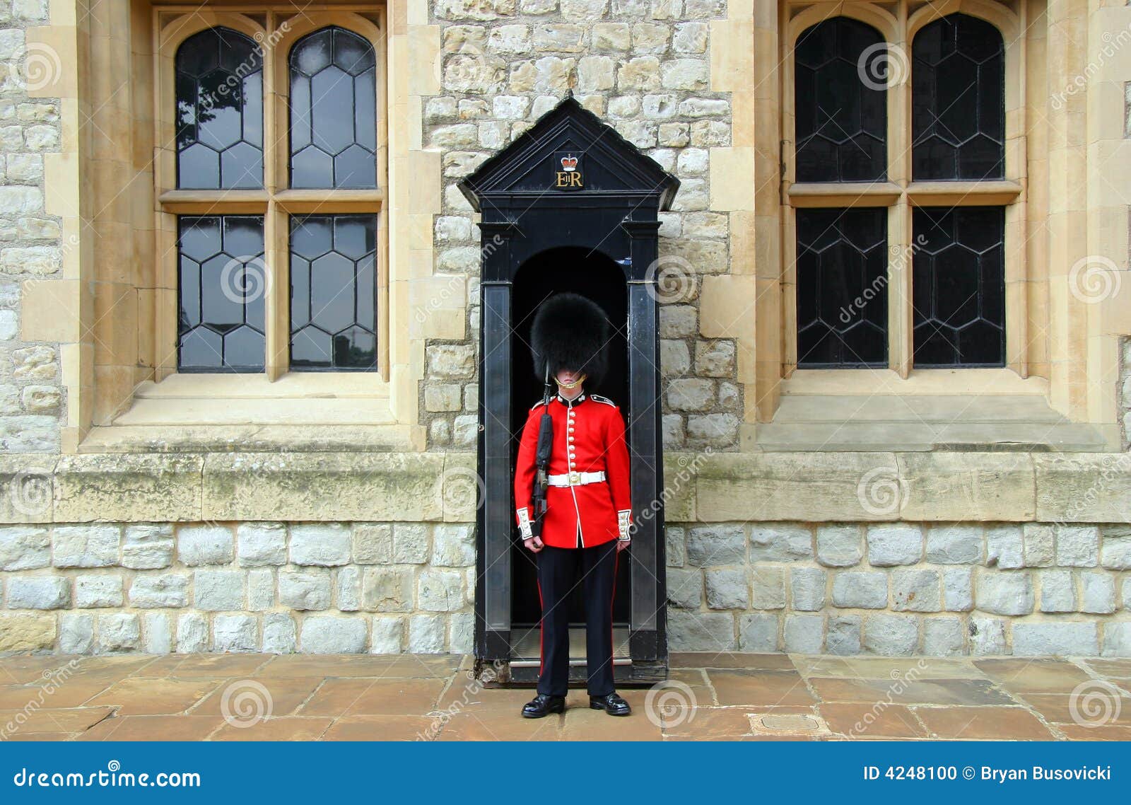 Queen s Guard editorial image. Image of guard, bearskin 4248100