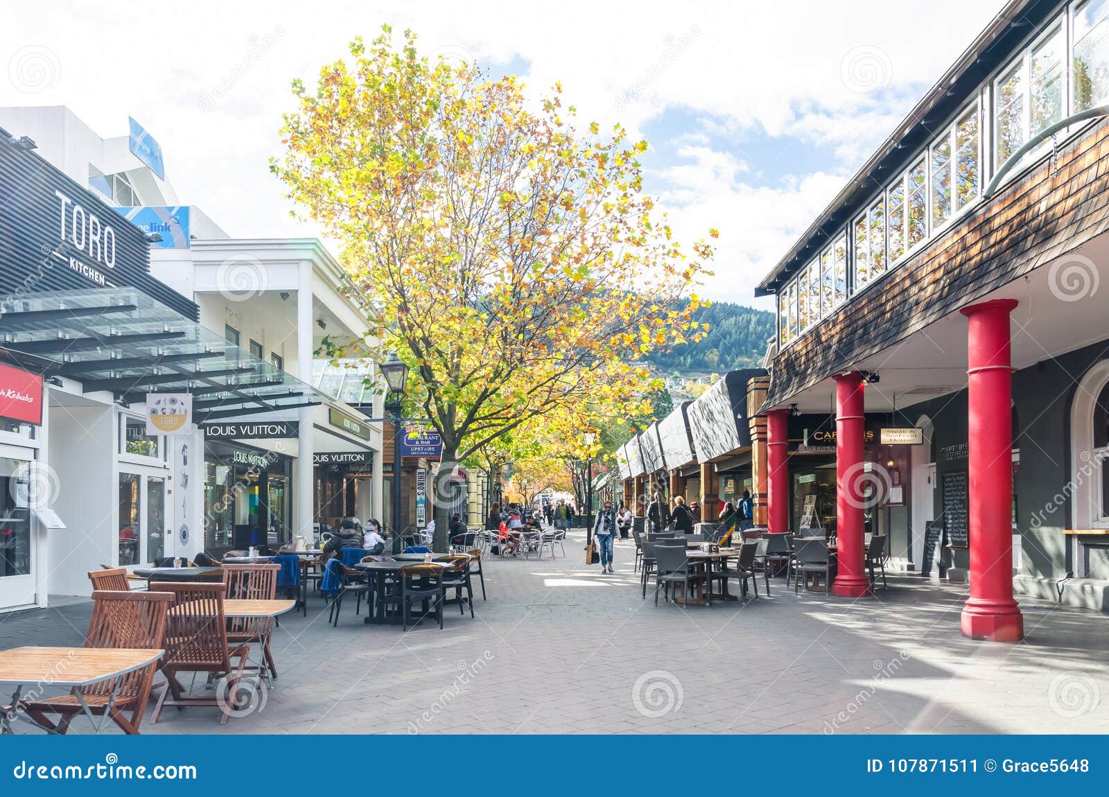 Queenstown Mall is the Popular Landmark in New Zealand,people Can Seen ...