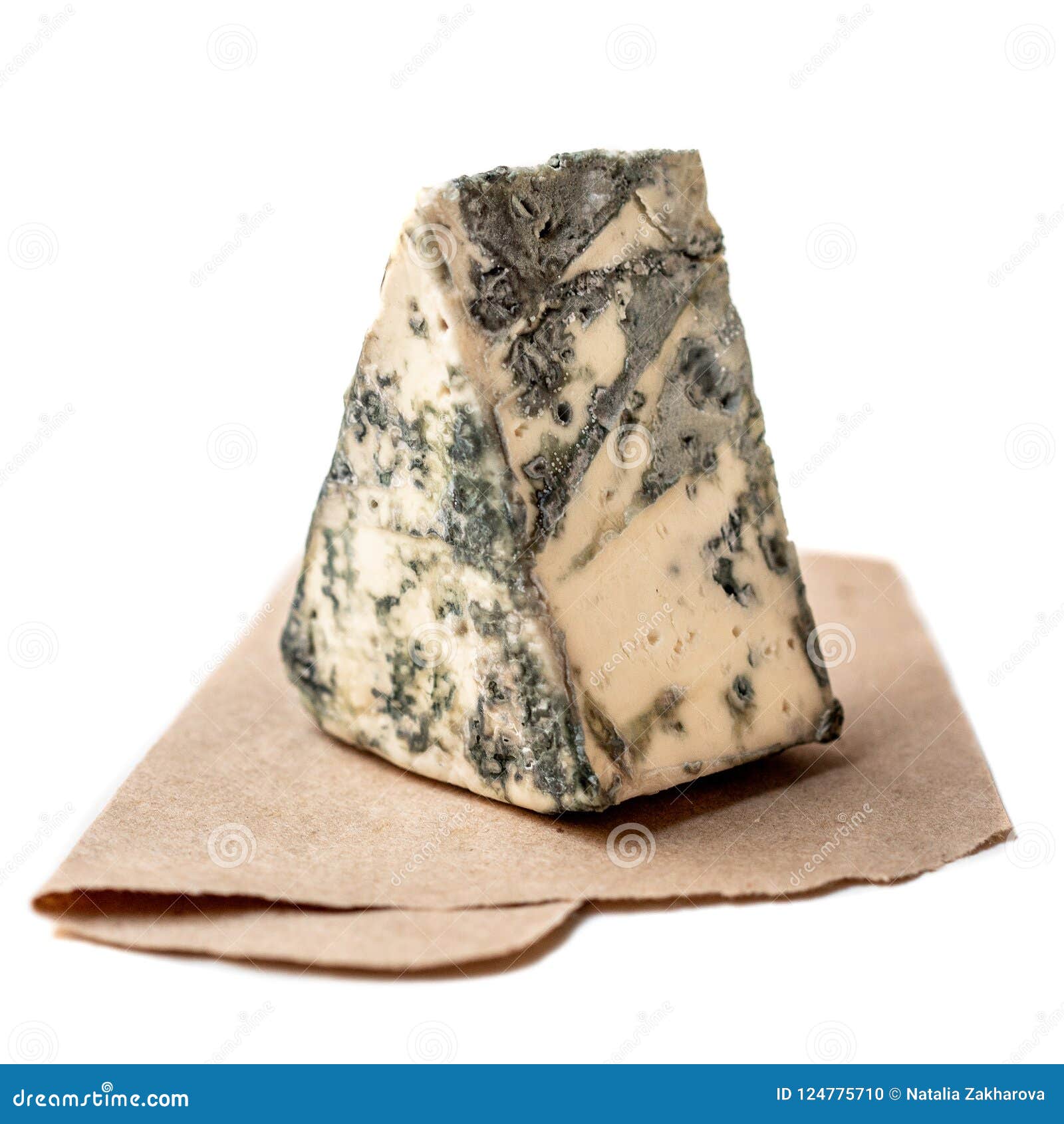 Queijo gorgonzola azul em uma tábua de corte de madeira com