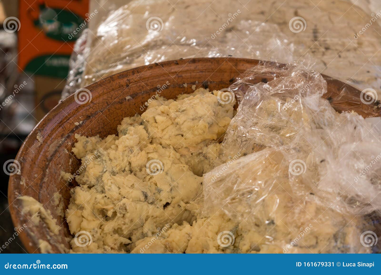 Queijo Tradicional Com Vermes Queijo Proibido E Ilegal Com Moscas E