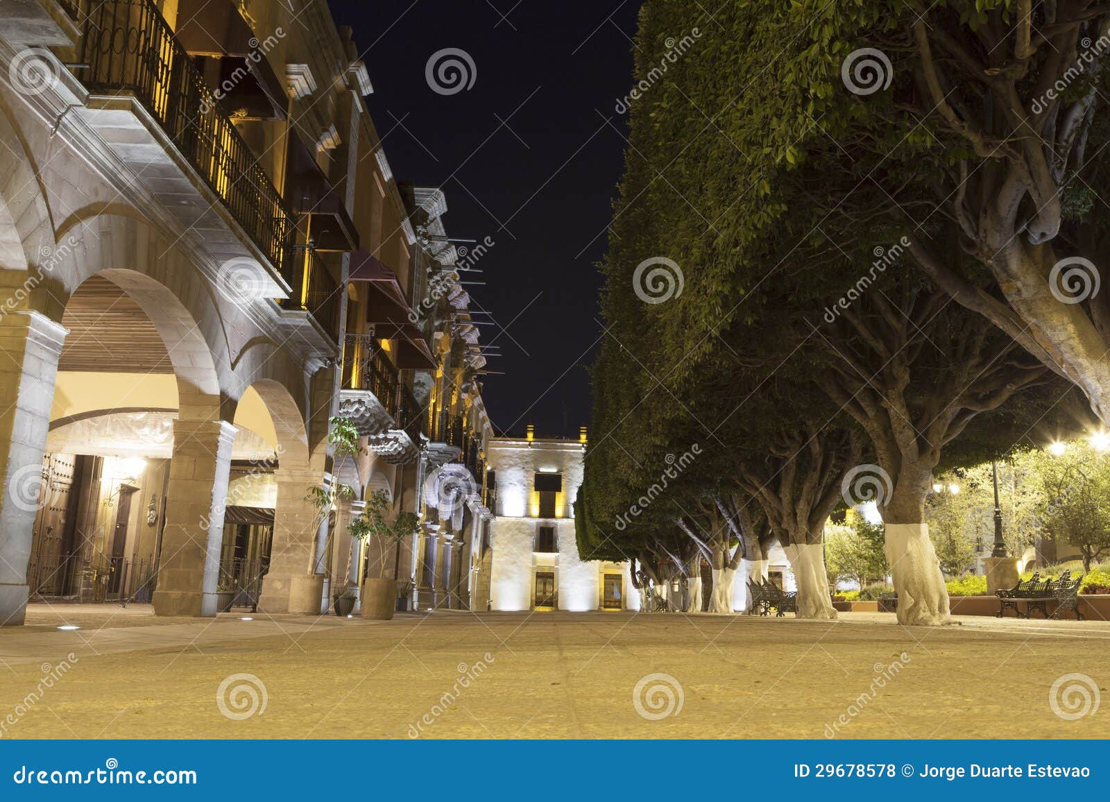 queretaro main square at night