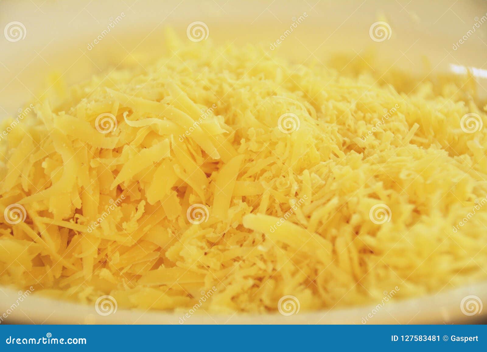 Queso amarillo rallado imagen de archivo. Imagen de rallado 127583481