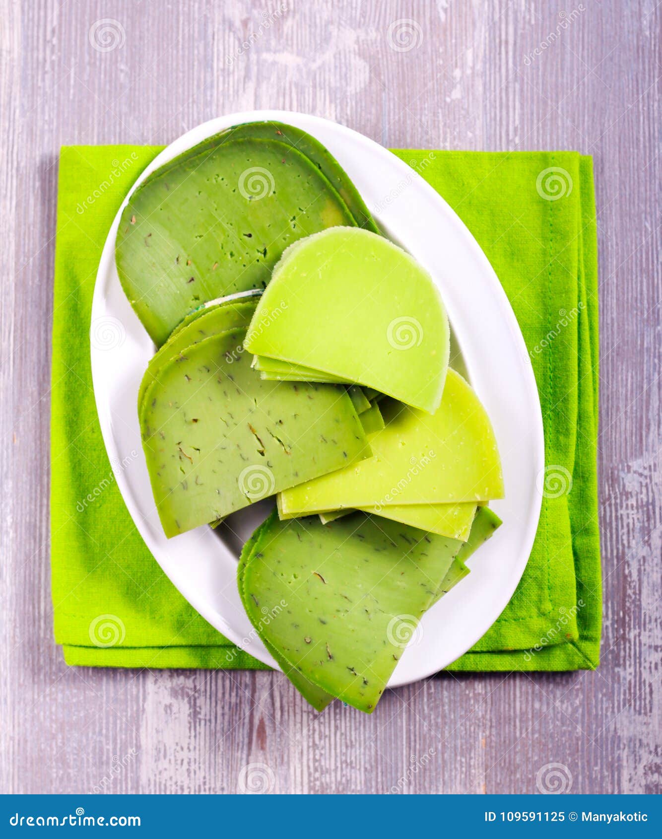 Queso Verde Con Pesto Y Wasabi Imagen de archivo Imagen de picante, verde 109591125