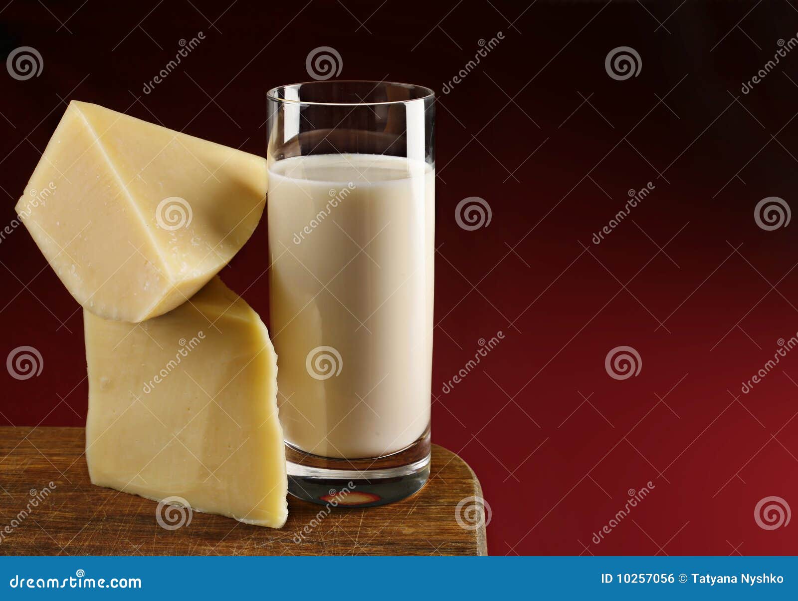 Queso y leche foto de archivo. Imagen de imagen, leche 10257056