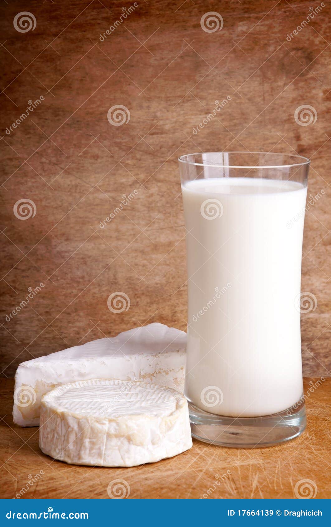 Queso y leche imagen de archivo. Imagen de sano, leche 17664139