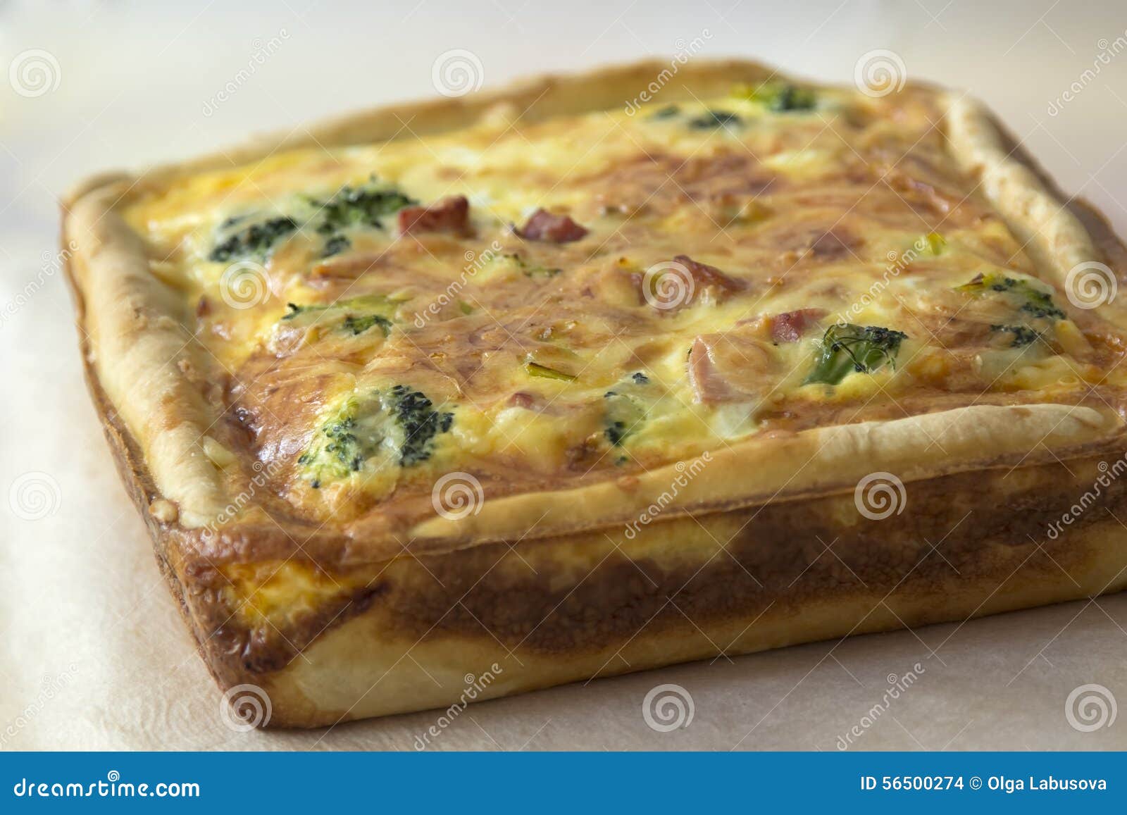 Quiche Lorraine - Traditioneller Franzosekuchen Mit Schinken, Brokkoli ...