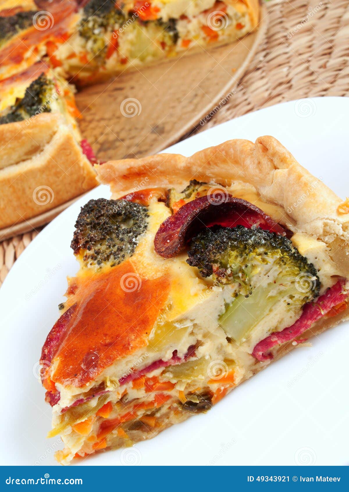 Quiche Mit Brokkoli Und Schinken Stockbild - Bild von mahlzeit ...