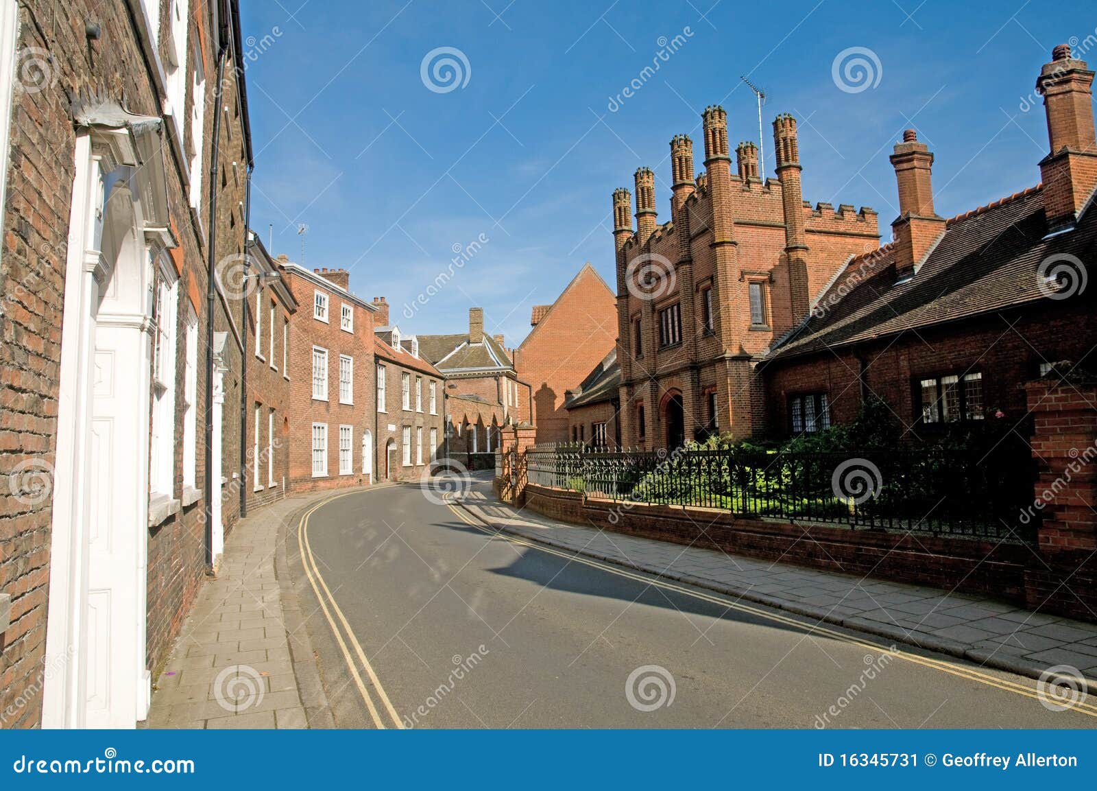 A quiet road in kings lynn stock image. Image of stone 16345731