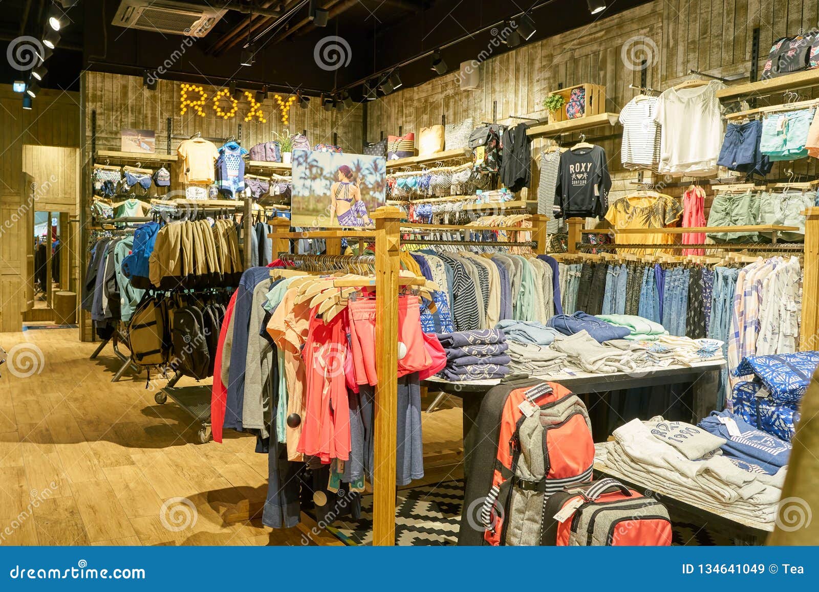 Quiksilver store editorial stock image. Image of business - 134641049