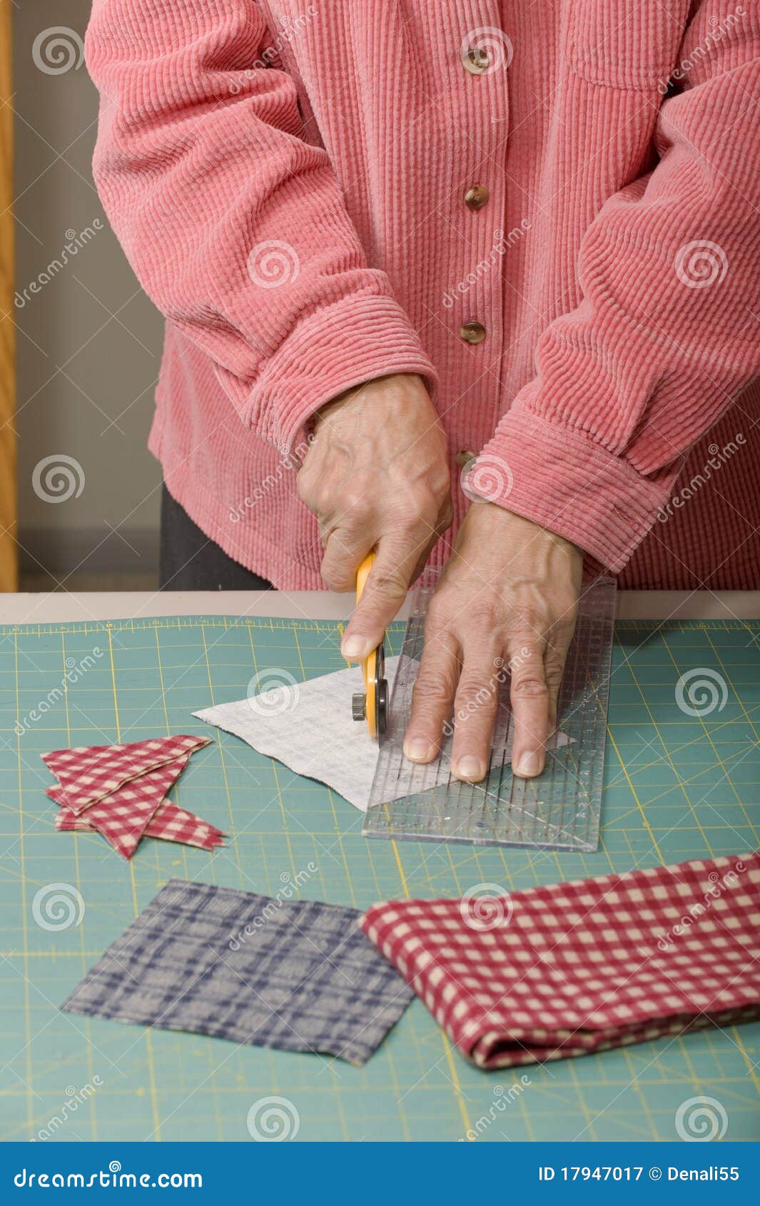Quilter cutting fabric stock image. Image of cutter, rotary 17947017