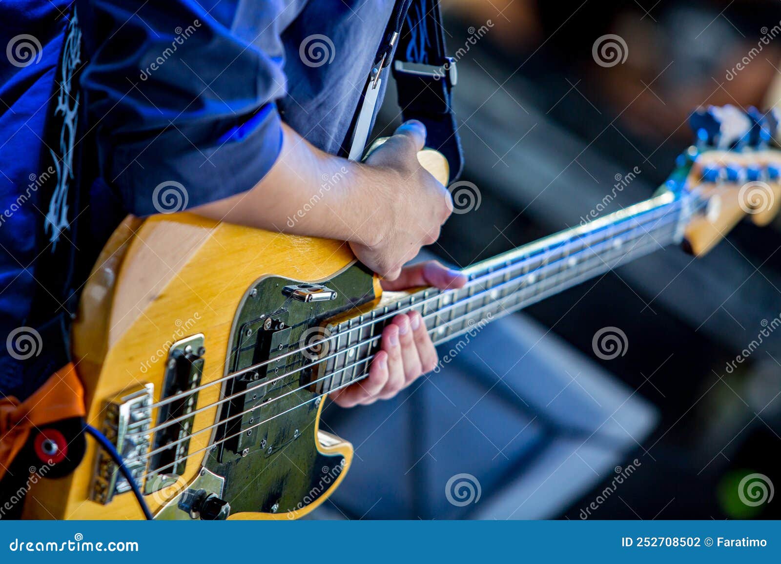 start playing at the electric bass quitar