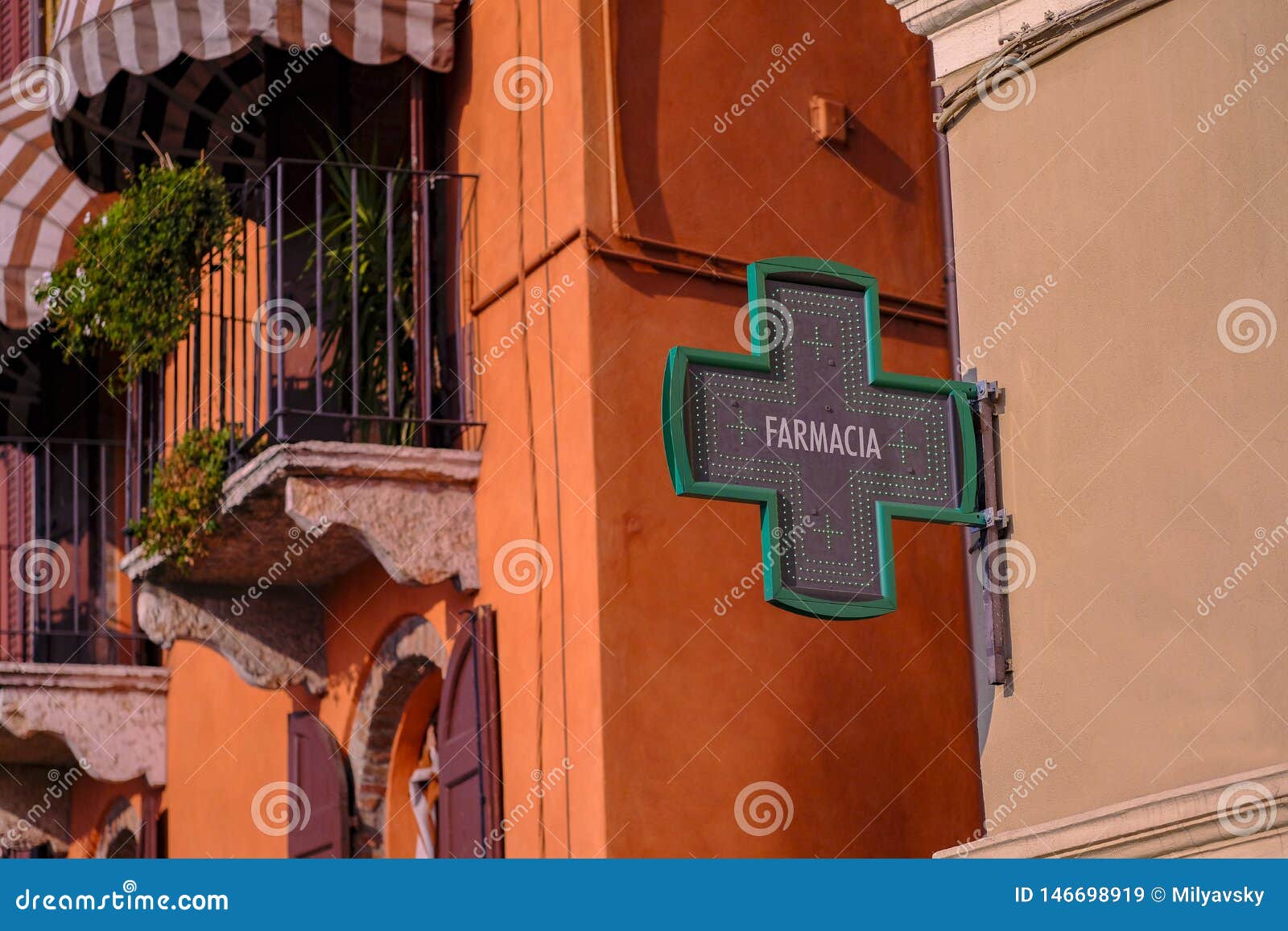 farmacia, pharmacy and green cross