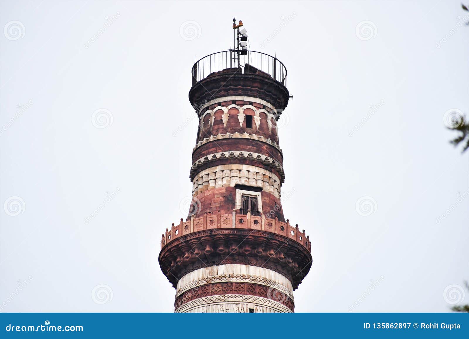 Qutub Minar background stock image. Image of delhi, background - 135862897