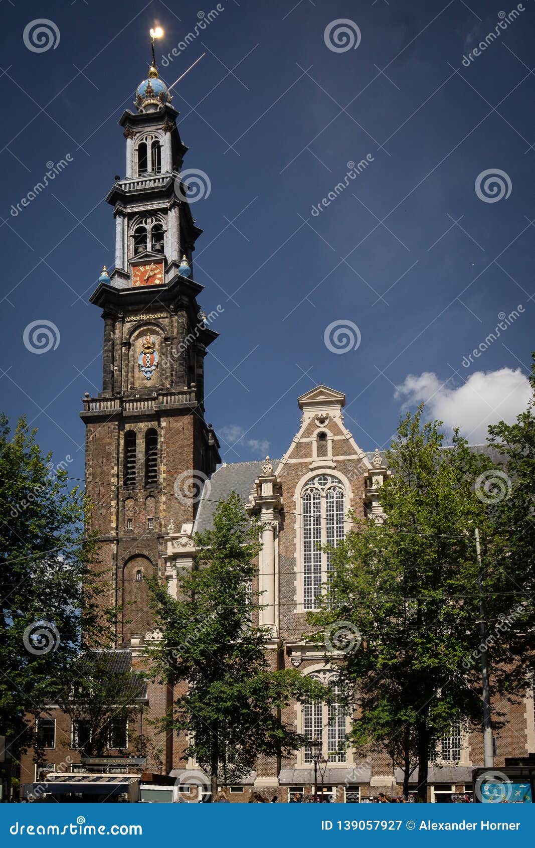 Río De Holanda Del Canal De La Arquitectura De La Torre De Iglesia De  Amsterdam Fotografía editorial - Imagen de grande, pera: 139057927