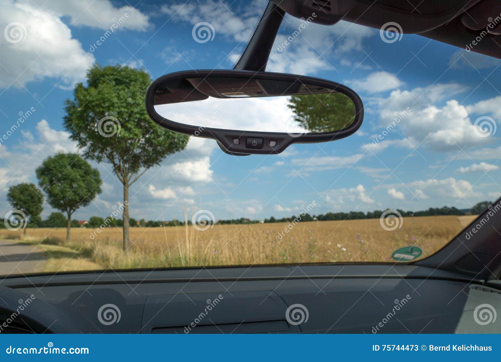 Rückspiegel Innerhalb Des Autos Stockbild - Bild von windfang, transport:  75744473