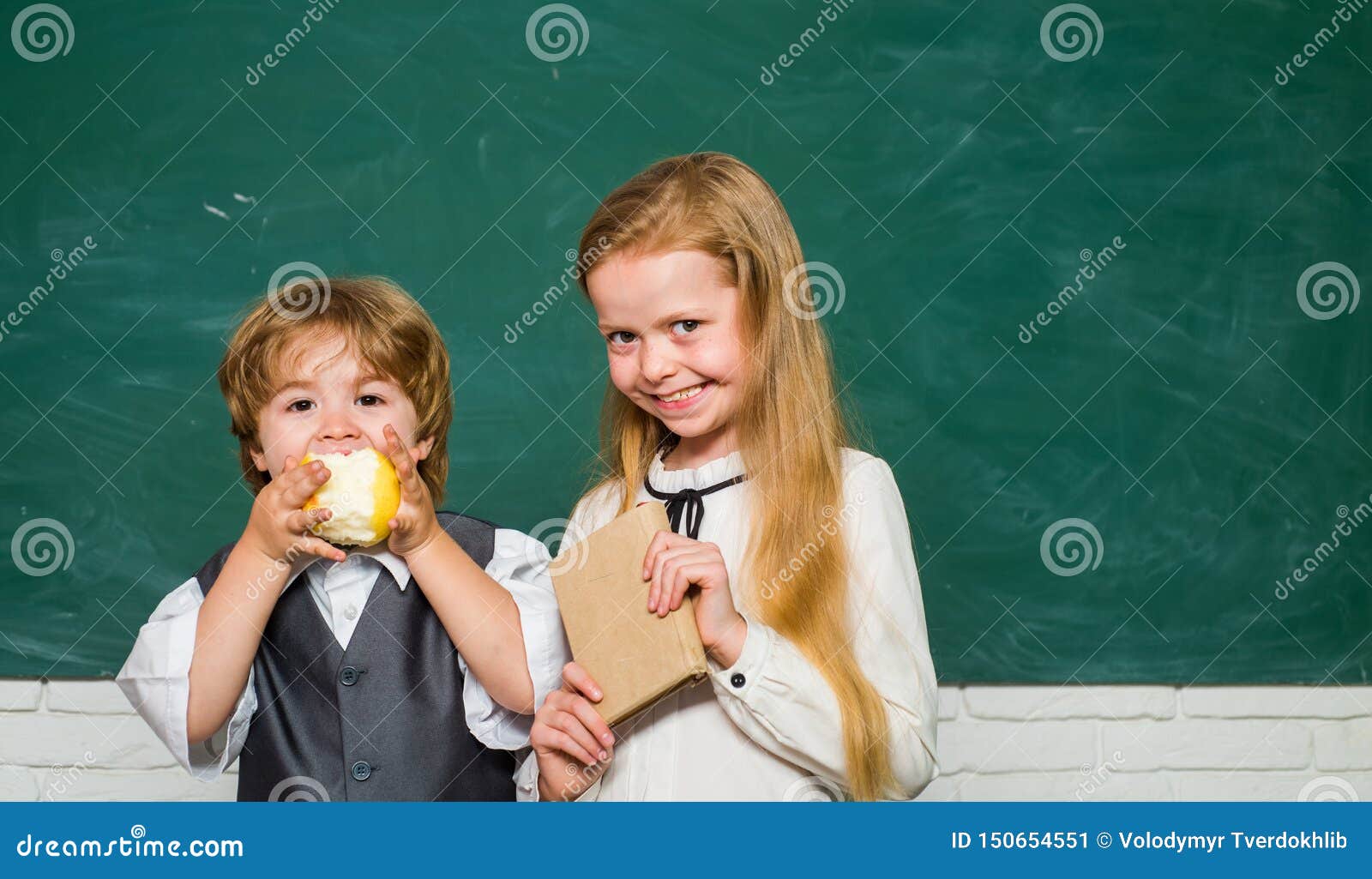 преподаватель кричит. девочка сидит за партой вид сзади. картинка 94 ученица учитель. школьницу в парке в кустах. учитель девятиклассница т****** папу.