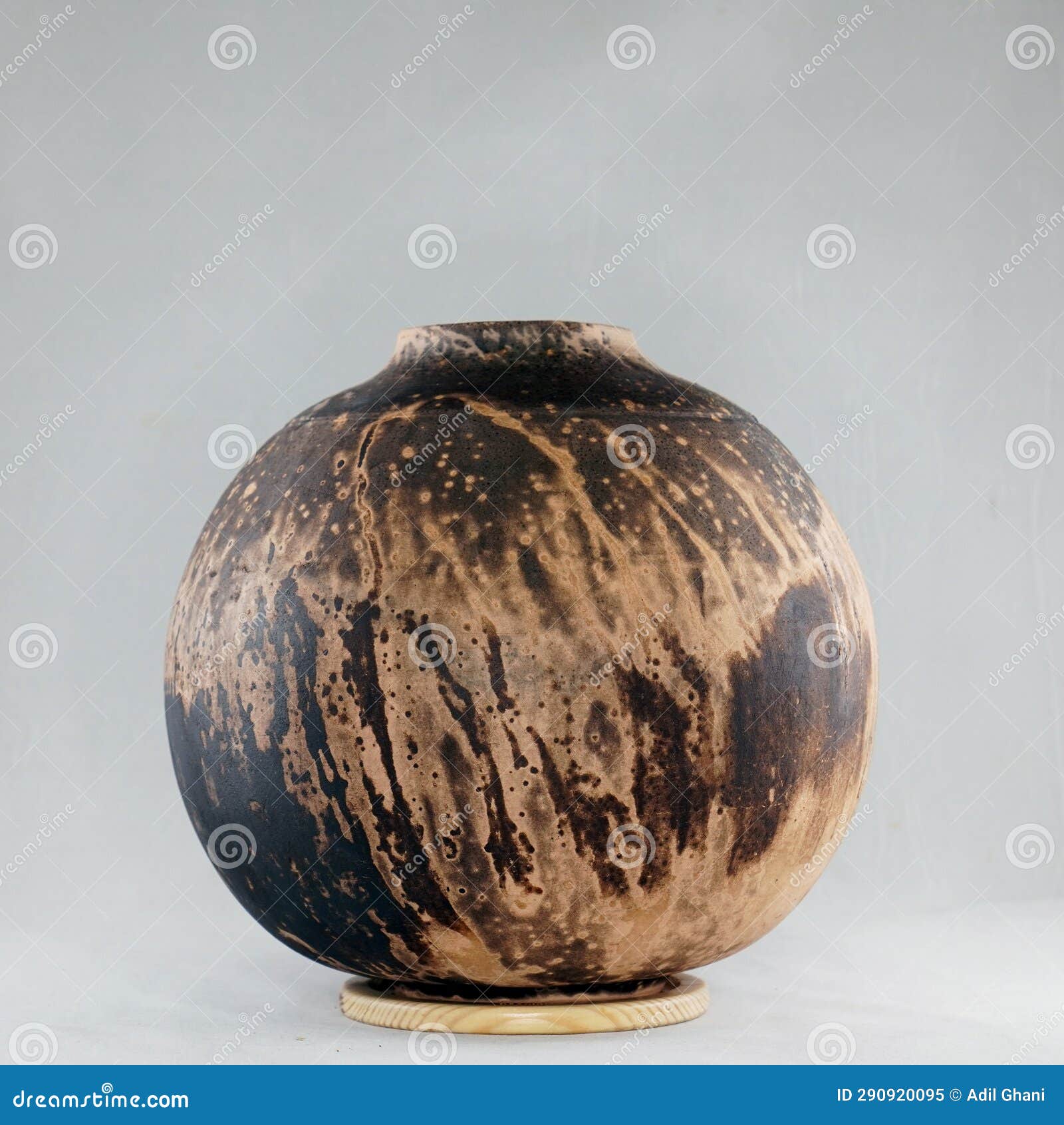 raaquu raku fired pottery globe vase