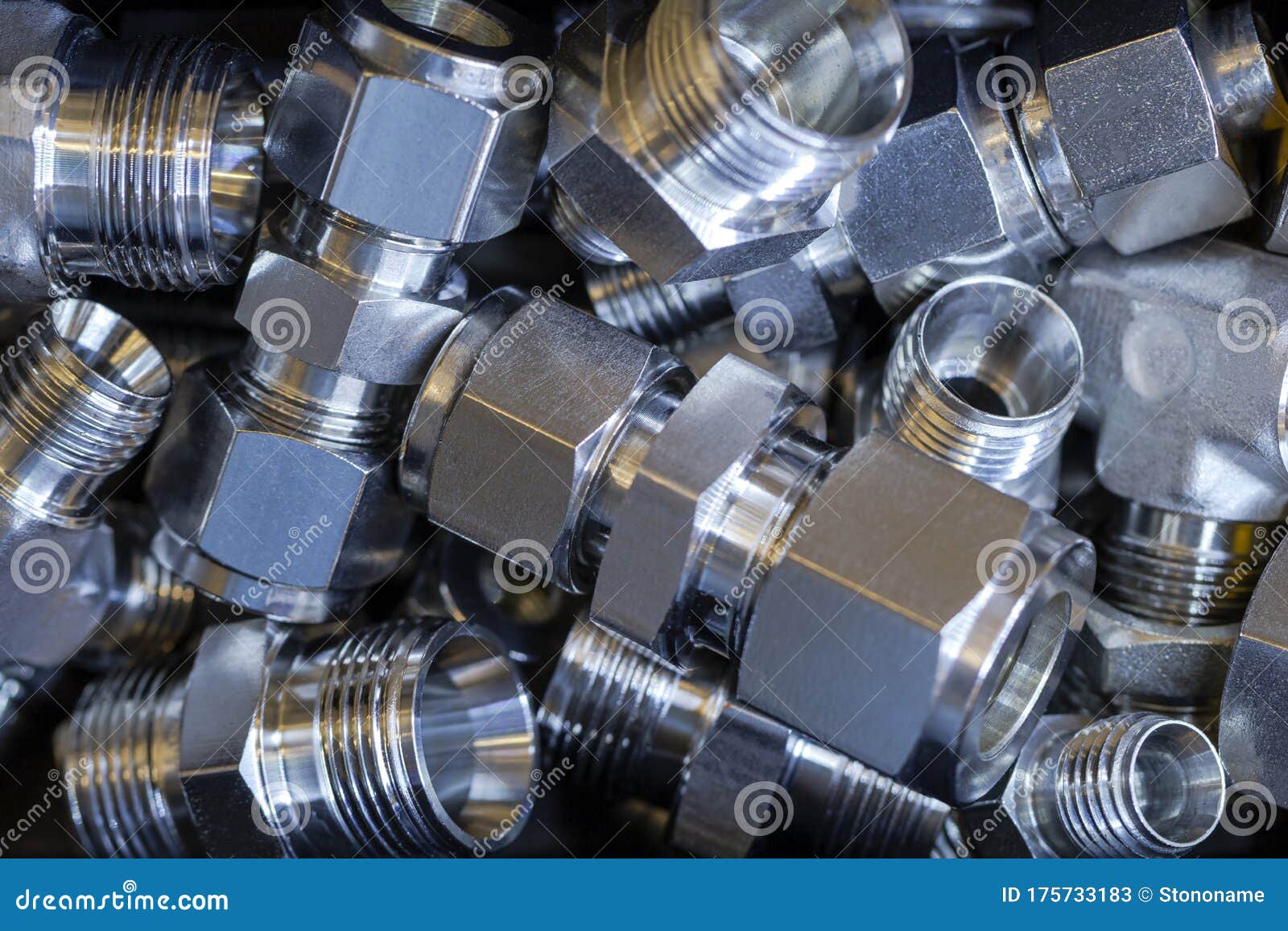 https://thumbs.dreamstime.com/z/raccords-rapides-couplages-pour-l-assemblage-de-air-comprim%C3%A9-hydraulique-pneumatiques-gaz-lignes-carburant-se-pose-mani%C3%A8re-175733183.jpg