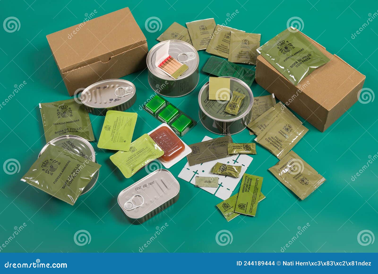 Raciones De Combate Individuales Kit De Comida Militar Del Ejército Español  Más. Imagen de archivo editorial - Imagen de consuma, enérgio: 244189444