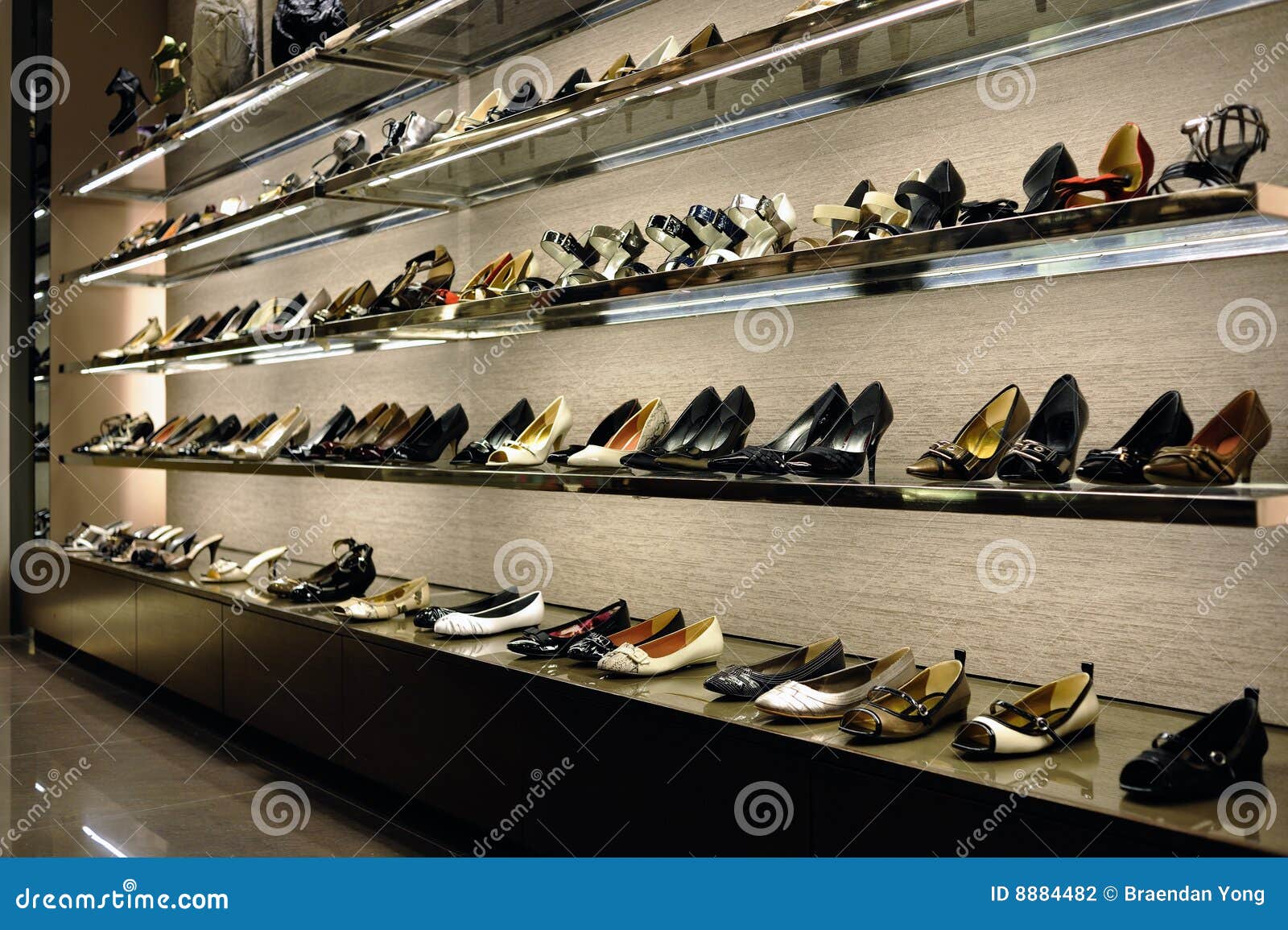 https://thumbs.dreamstime.com/z/rack-shoes-8884482.jpg