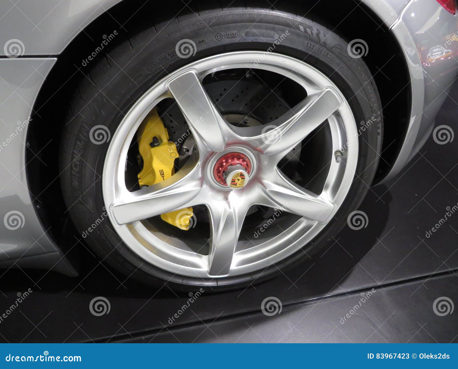 Rad Mit Porsche Logo Und Michelin Reifen Redaktionelles Stockfoto Bild Von Michelin Deutsch