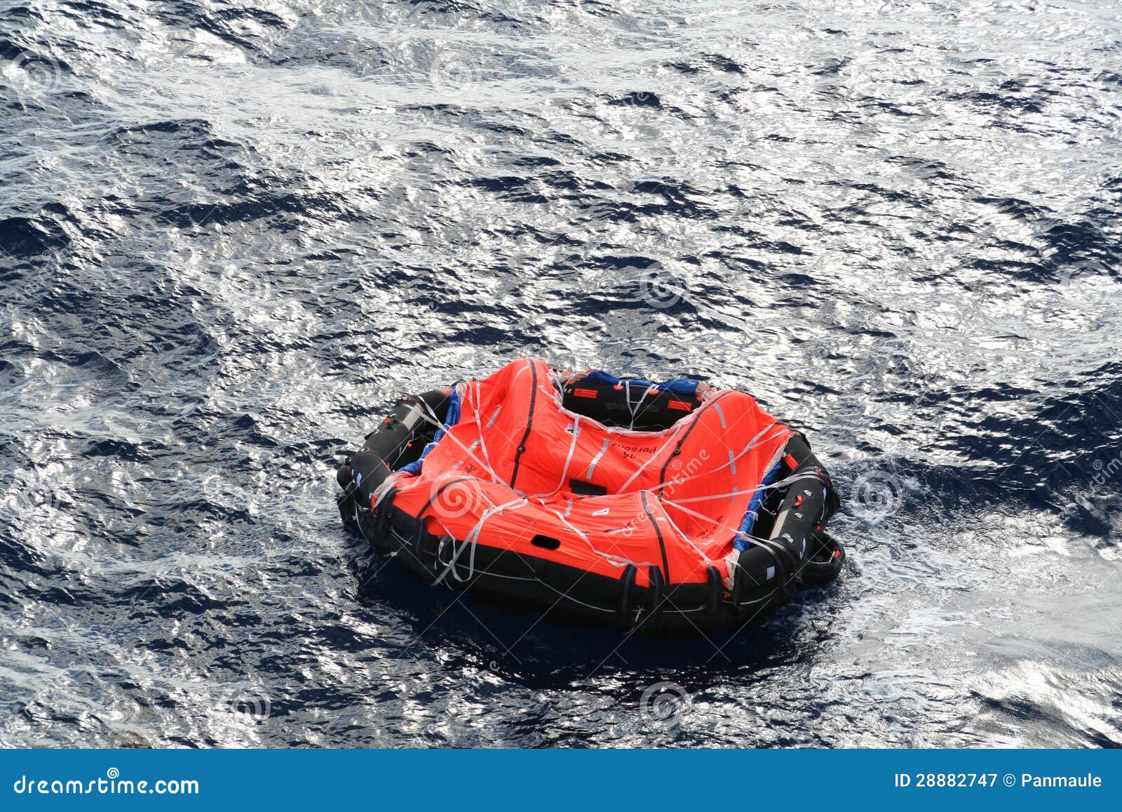 Radeau De Sauvetage à La Dérive Image stock Image du orange, radeau