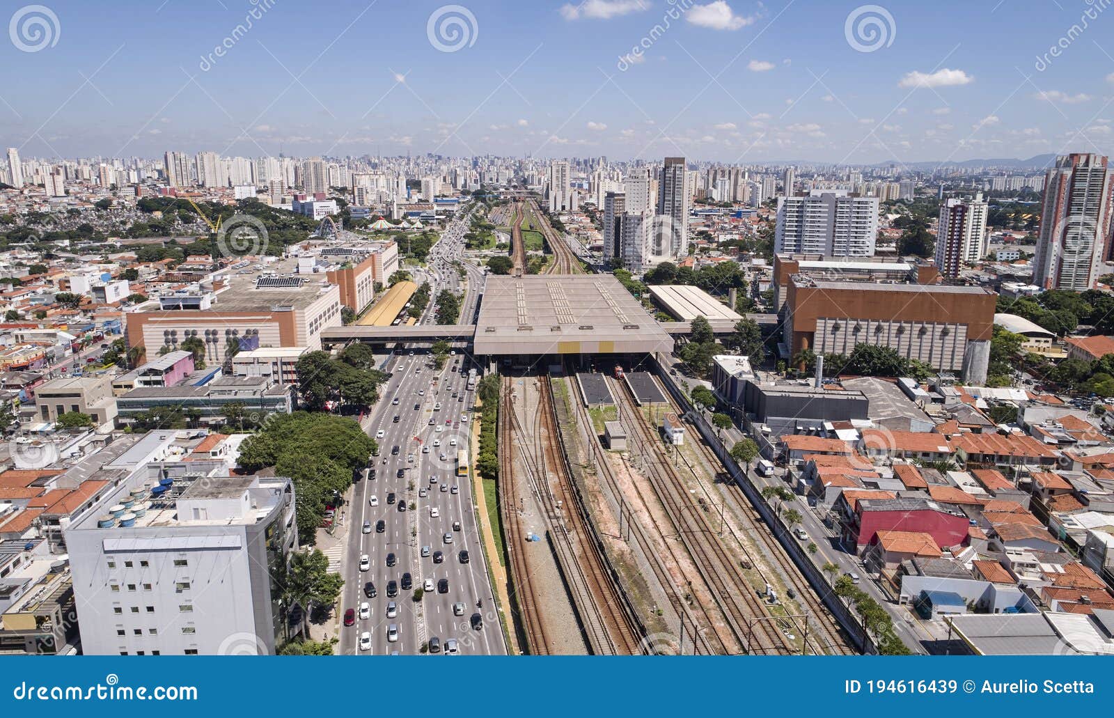 radial leste avenue in the district of tatuape. sao paulo city