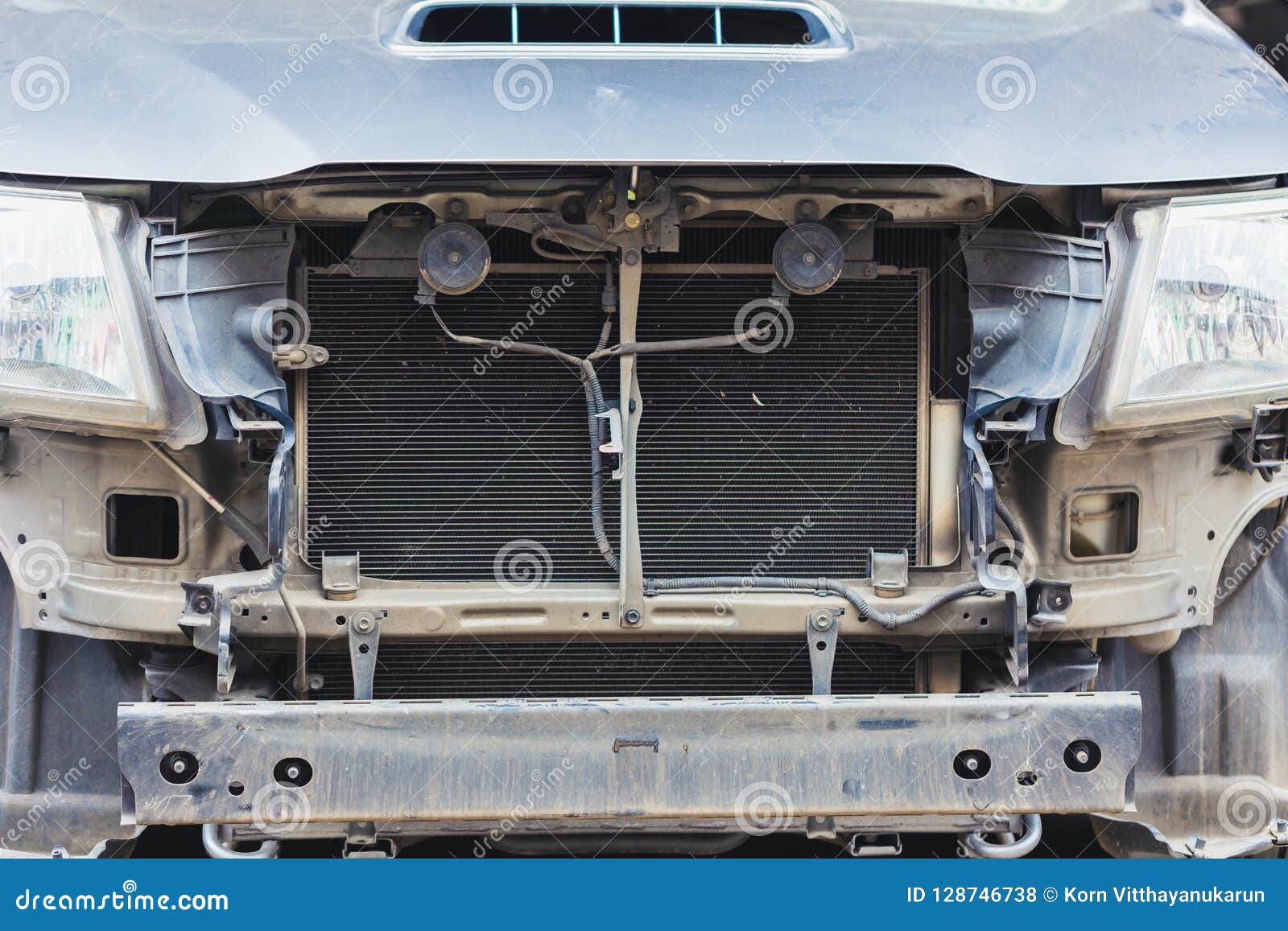 Radiateur De Voiture Pour Le Refroidissement De Moteur Photo stock - Image  du automobile, refroidissement: 128746738