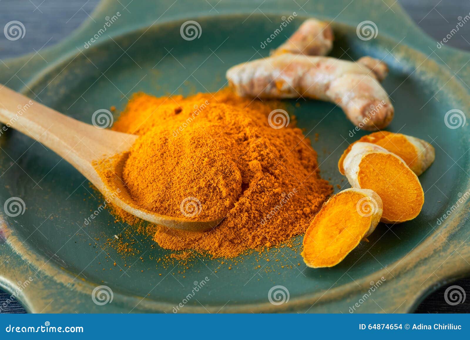 Polvere Cruda Di Curcuma Longa Della Radice Di Curcuma Fotografia Stock - Foto 8