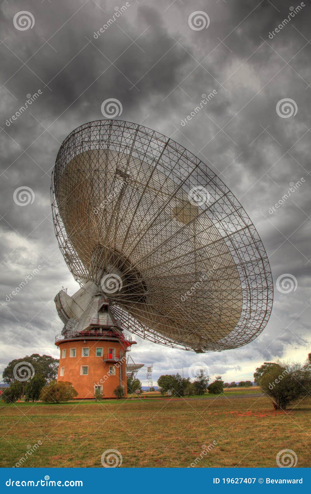 radio antenna dish