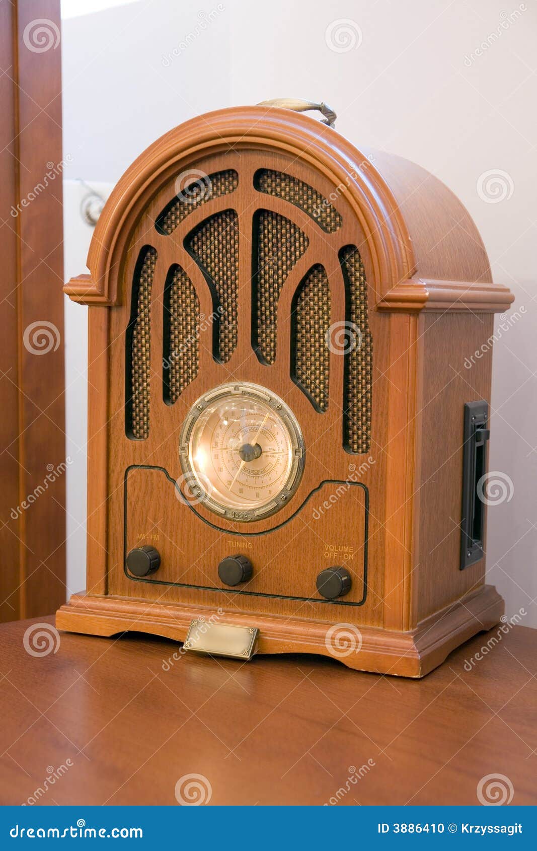 Radio de madera foto de archivo. Imagen de vendimia - 3886410