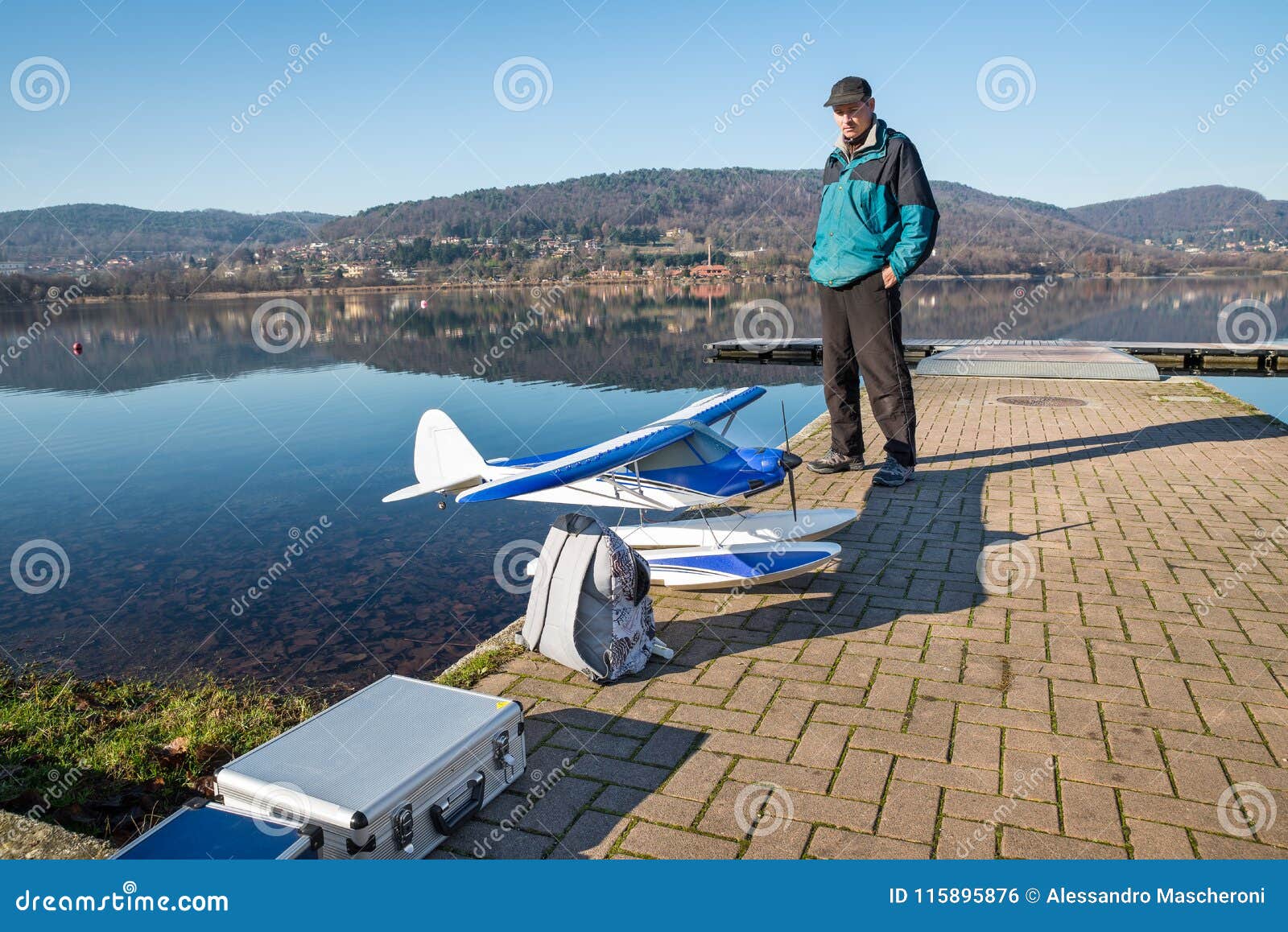 Radio Gecontroleerd RC-watervliegtuig - Image vliegen, modellering: 115895876