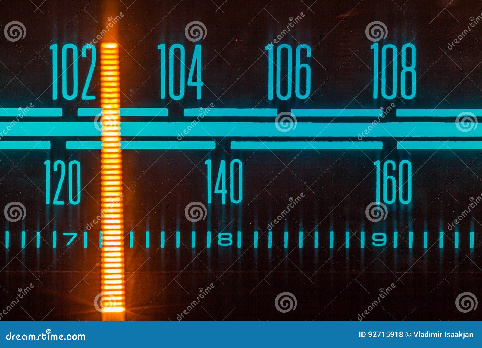 radio tuner vintage,analog dial fm/am close up