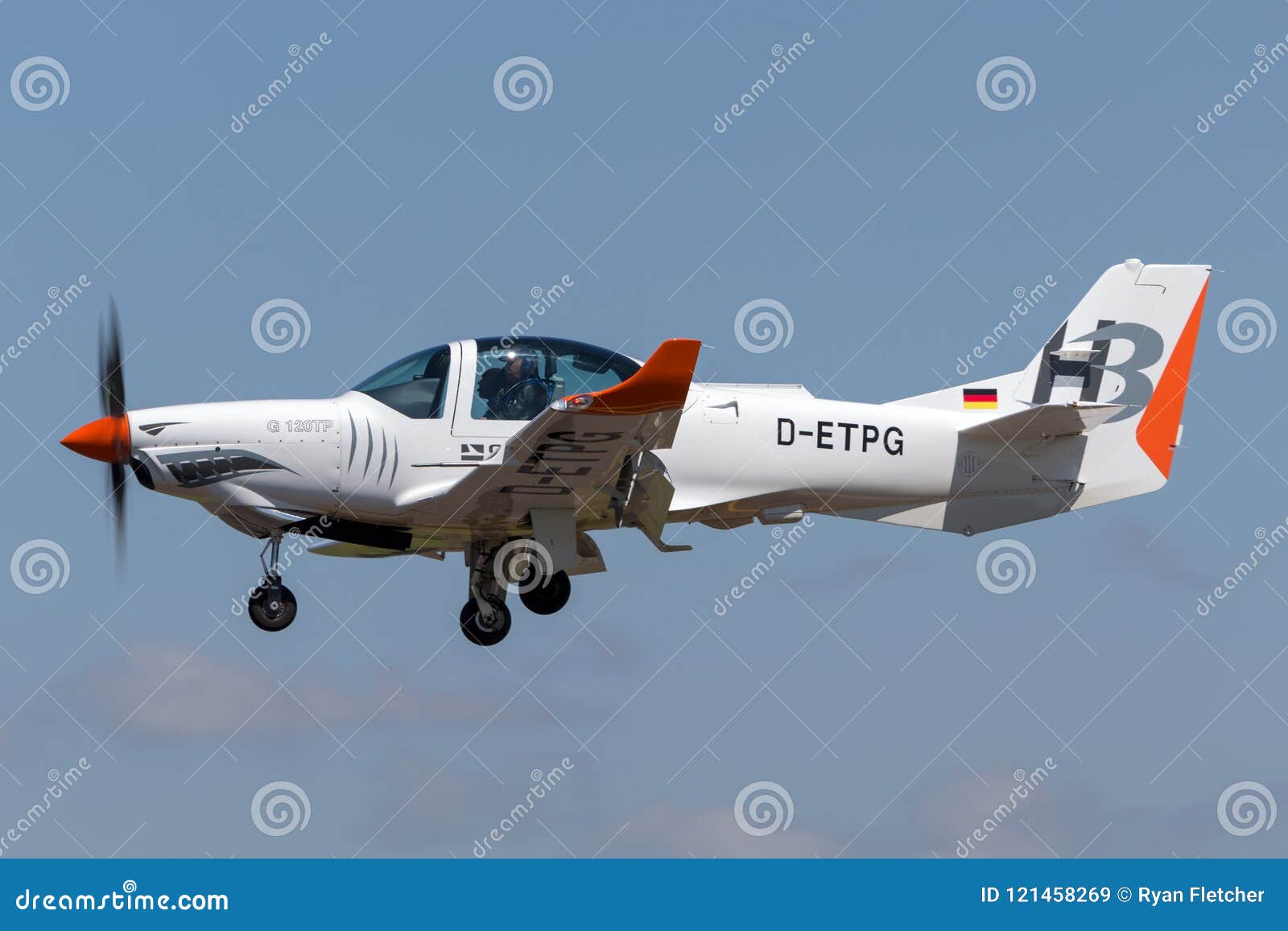Grob Aerospace G-120Tp Training Aircraft D-Etpg. Editorial Stock Image -  Image Of Pilot, Flight: 121458269