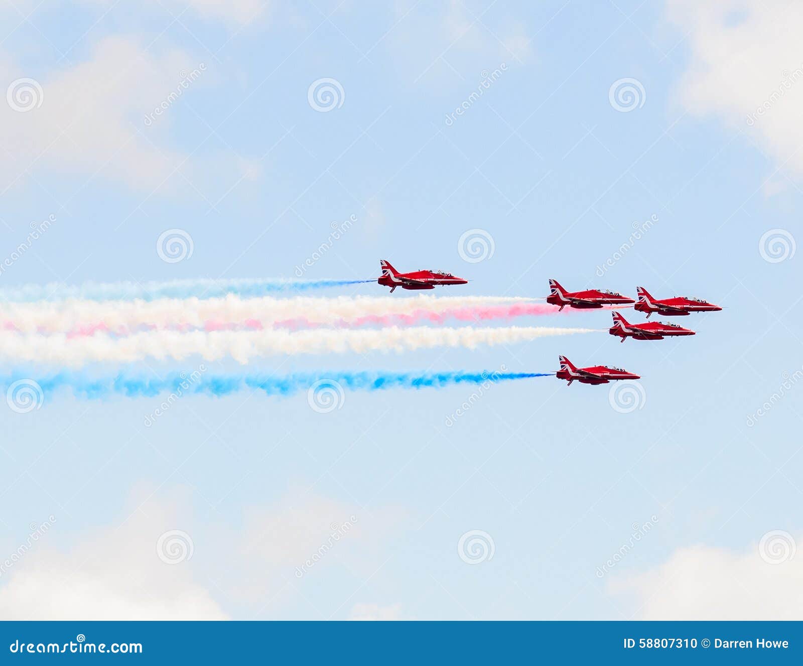 raf-red-arrows-team-imagen-editorial-imagen-de-estante-58807310