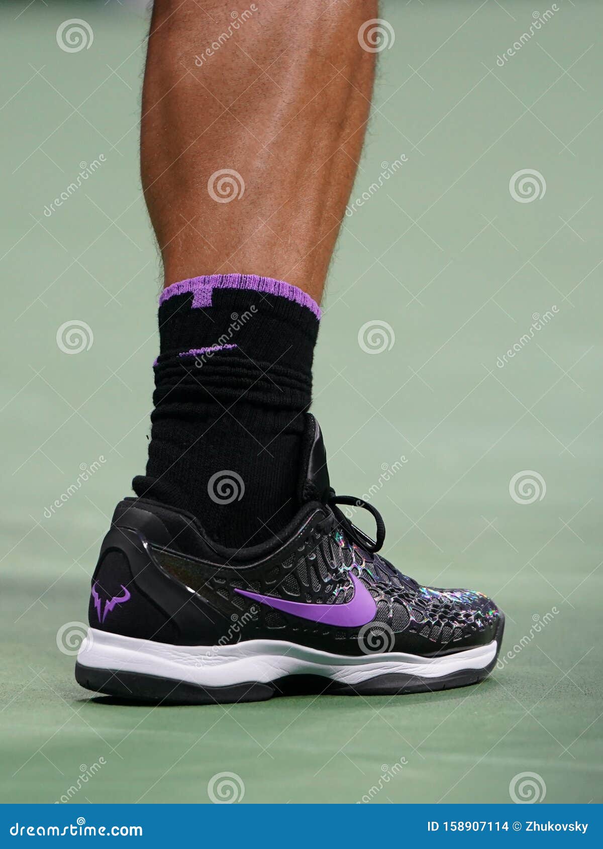 Rafael Nadal, CampeÃ³n Del Grand Slam En 18 Ocasiones De EspaÃ±a, Lleva  Zapatos De Tenis Nike Personalizados Durante El Partido De Imagen de  archivo editorial - Imagen de puntas, precursor: 158907114